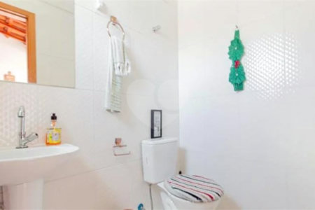 Casa à venda com 2 suítes no condomínio Residencial Flor de Lis, São Paulo - SP
