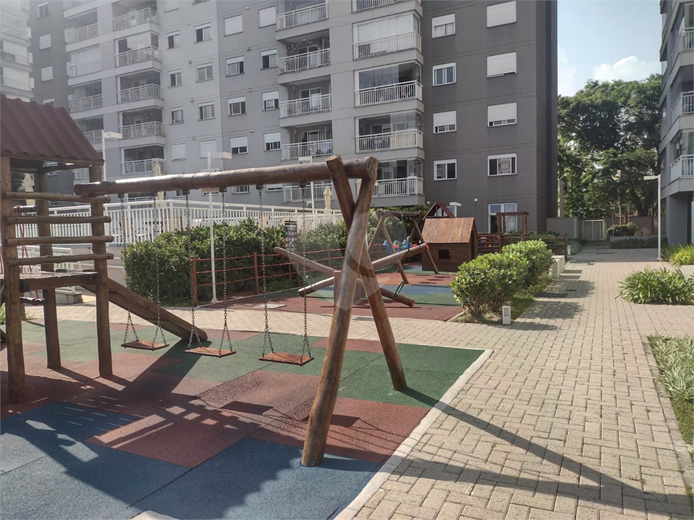 Apartamento à venda com 3 quartos, sendo 1 suíte,  em Campo Grande, São Paulo, SP