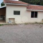 Chácara à venda ou para alugar com 4 quartos, sendo 1 suíte, em Vila Omízollo, Louveira, SP