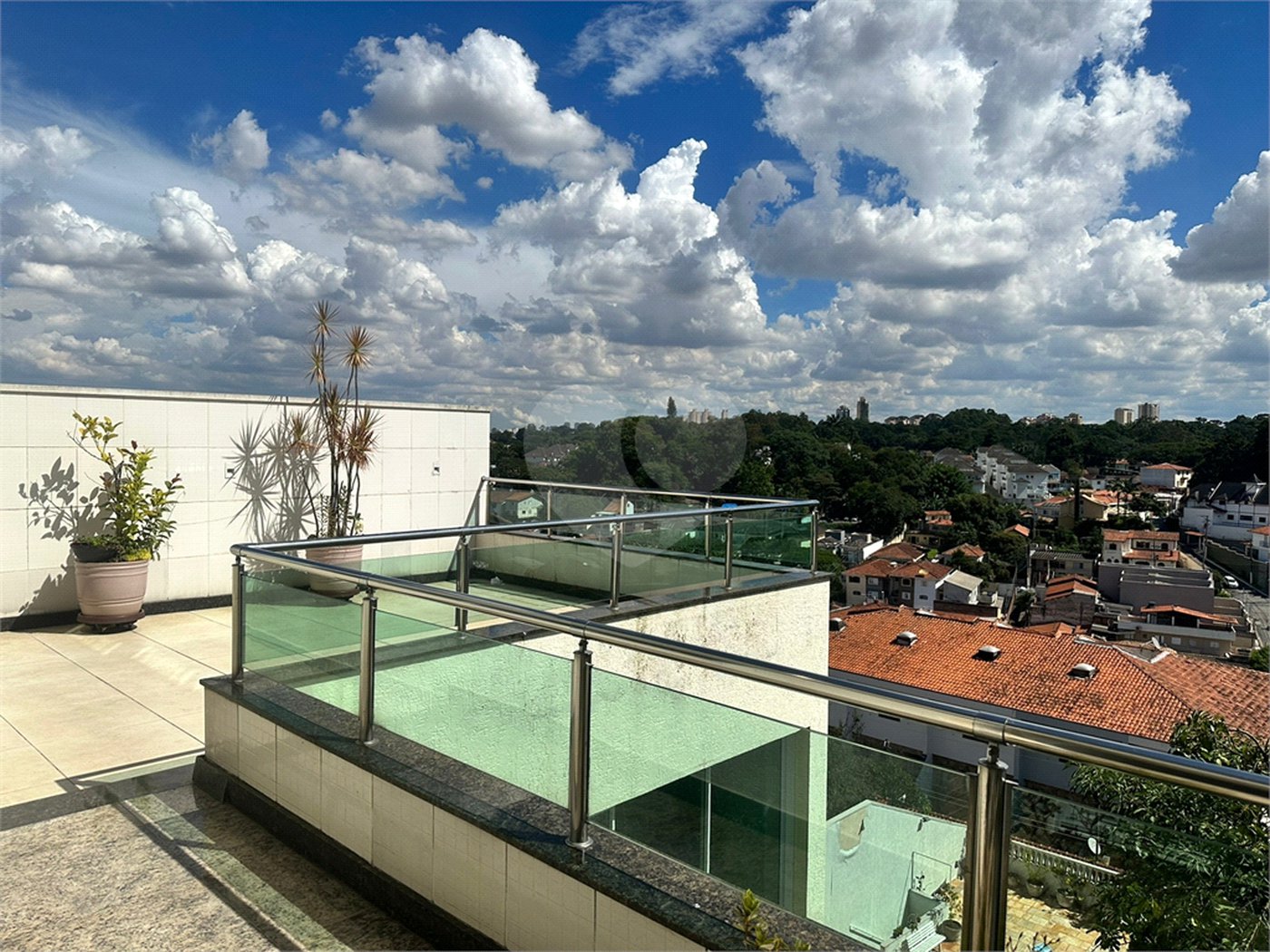 Casa à venda com 4 suítes no condomínio Mirante do Horto, São Paulo - SP