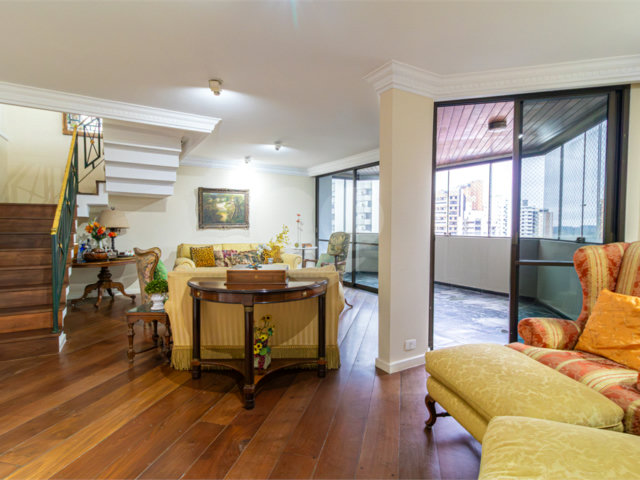 Duplex à venda com 4 quartos, sendo 3 suítes,  em Campo Belo, São Paulo, SP