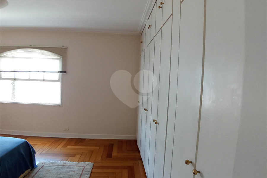 Sobrado à venda com 5 quartos, sendo 3 suítes,  em Jardim São Bento, São Paulo, SP