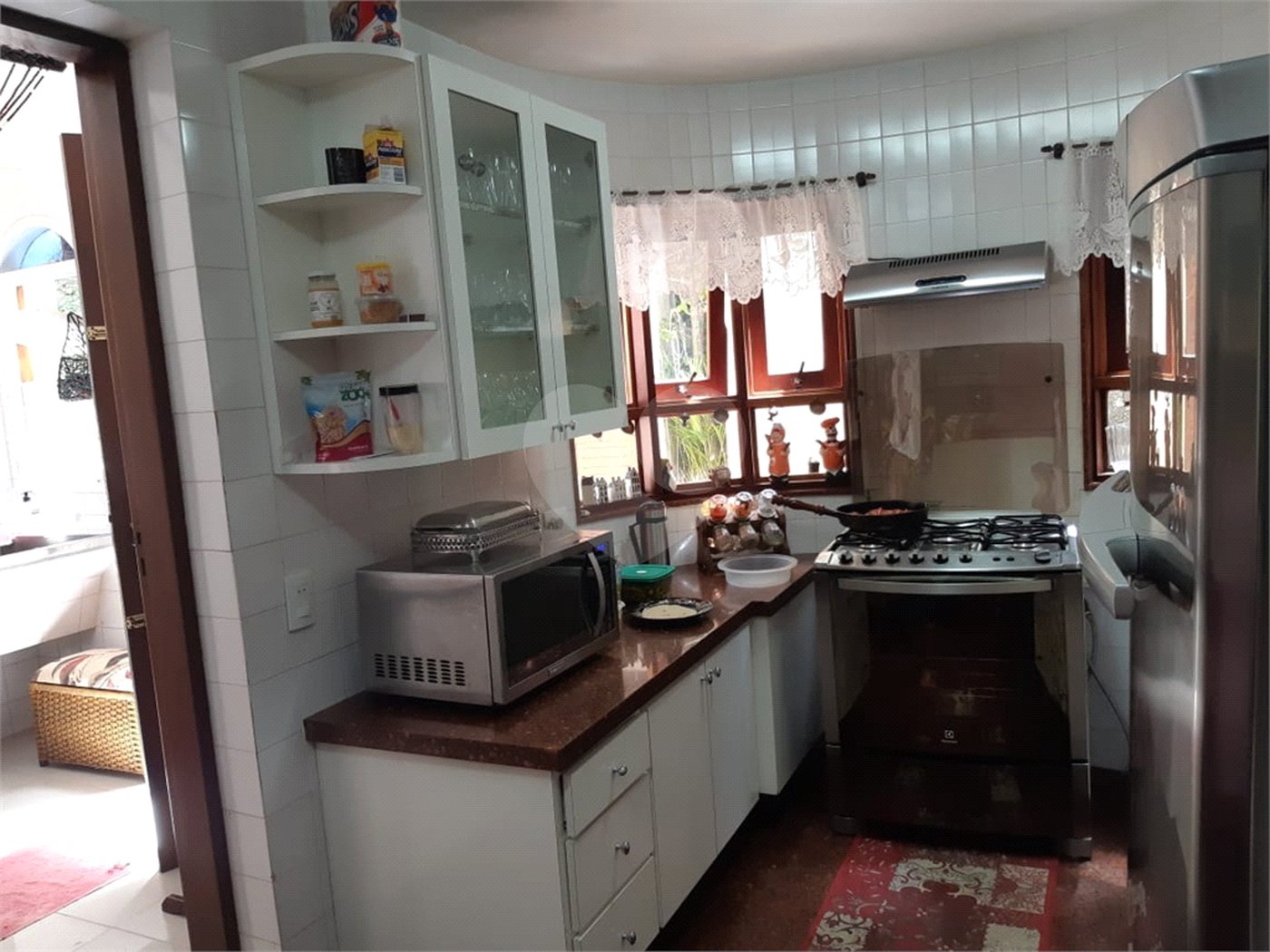 Casa à venda com 4 quartos, sendo 1 suíte, no condomínio Clube da Montanha, Atibaia - SP