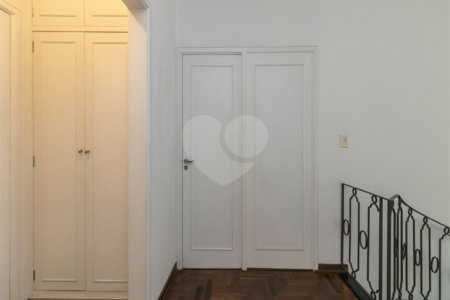 Casa à venda com 3 quartos, sendo 2 suítes, em Alto de Pinheiros, São Paulo, SP