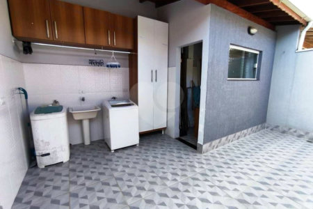 Sobrado à venda com 3 quartos, sendo 1 suíte,  em Residencial Colinas, Mogi das Cruzes, SP
