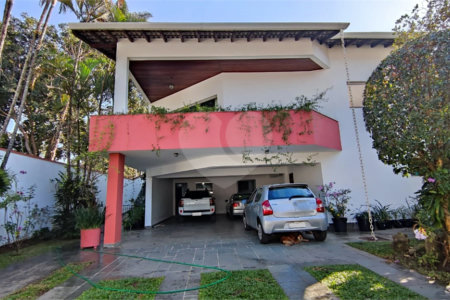 Sobrado à venda com 4 quartos, sendo 2 suítes, em Interlagos, São Paulo, SP