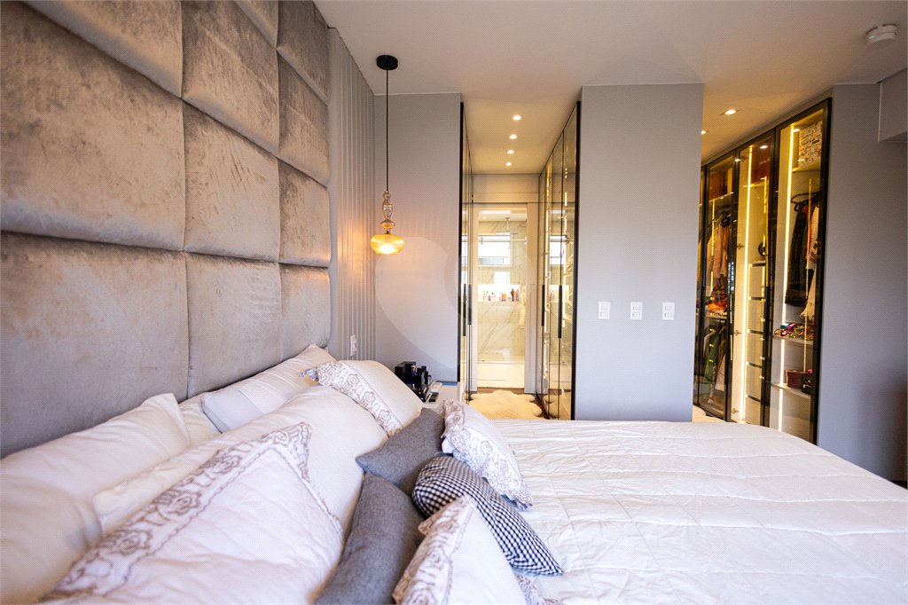Apartamento à venda com 5 quartos, sendo 4 suítes,  em Parque Reboucas, São Paulo, SP