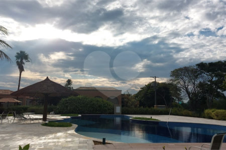 Casa à venda ou para alugar com 5 quartos, sendo 3 suítes, no condomínio Figueira Garden, Atibaia - SP
