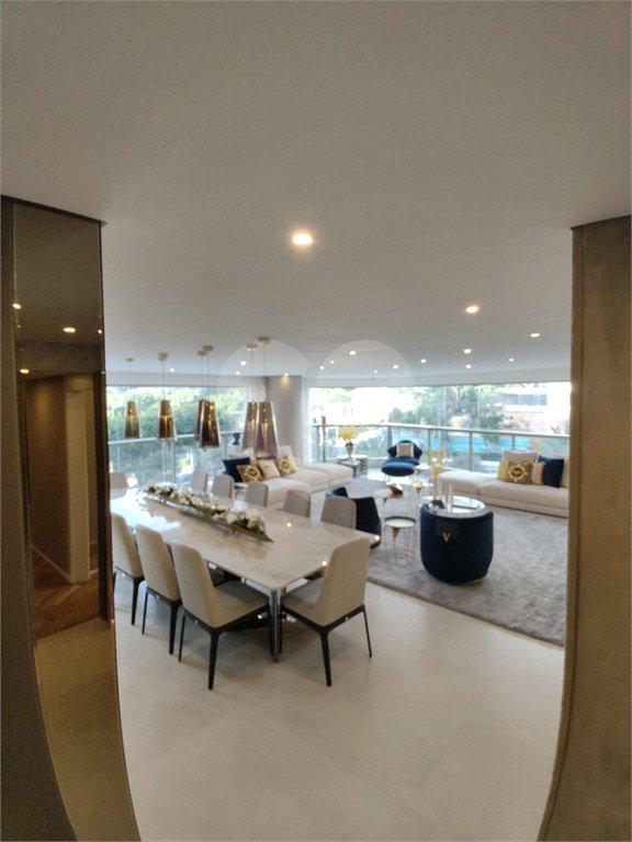 Apartamento à venda com 4 suítes em Moema, São Paulo, SP
