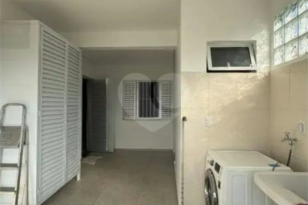 Casa à venda com 3 quartos em Vila dos Remédios, São Paulo, SP