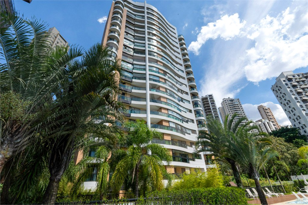 Apartamento à venda com 3 suítes em Vila Suzana, São Paulo, SP