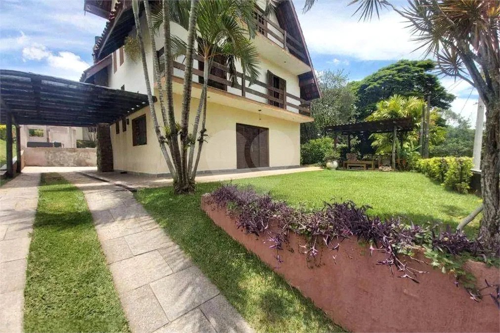 Casa à venda no Condomínio Vista Alegre Sede em Vinhedo/SP