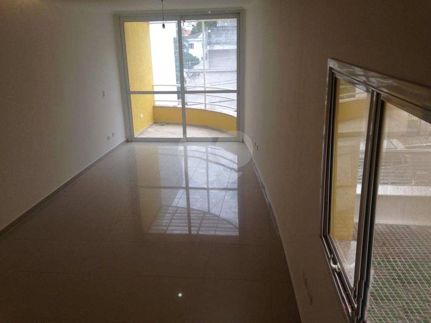 Casa à venda com 3 quartos, sendo 2 suítes, no condomínio Residencial Vegas, São Paulo - SP