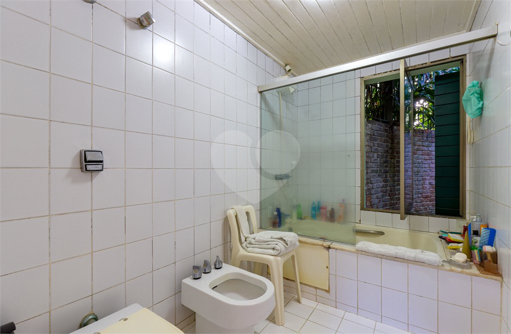 Casa Térrea à venda com 5 quartos, sendo 2 suítes, em Alto da Boa Vista, São Paulo, SP