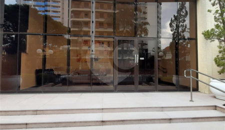 Apartamento à venda com 3 quartos, sendo 1 suíte,  em Campo Belo, São Paulo, SP