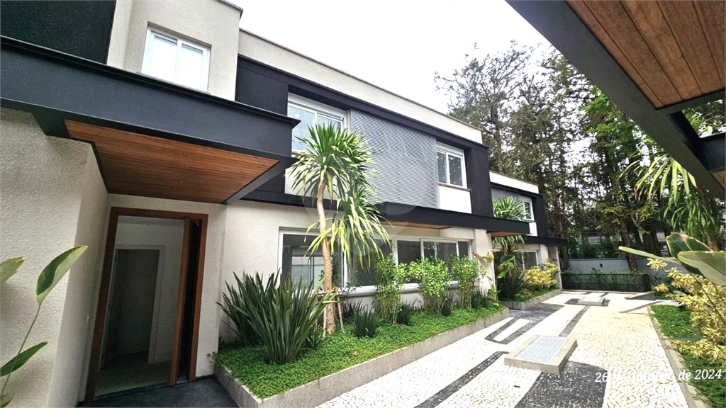 Casa à venda com 4 suítes no condomínio Vila Arese, São Paulo - SP
