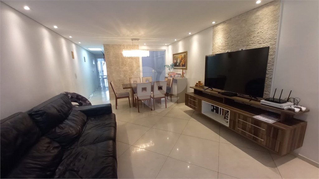 Sobrado à venda com 3 suítes em Vila Nivi, São Paulo, SP