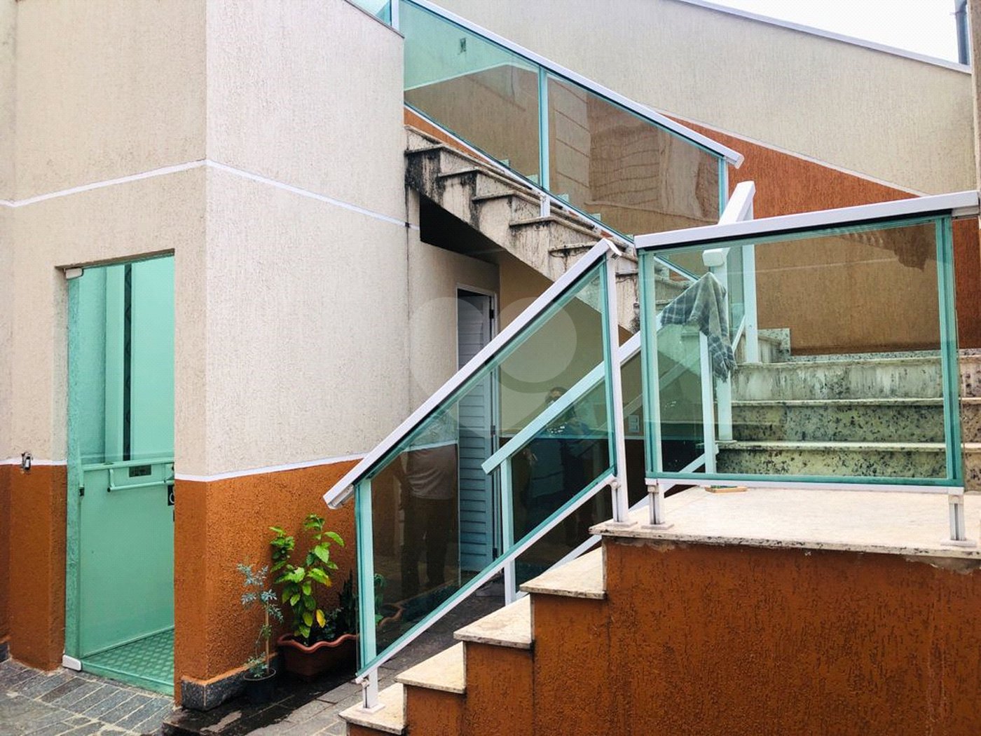 Casa à venda com 2 suítes no condomínio Residencial Guilhen, São Paulo - SP