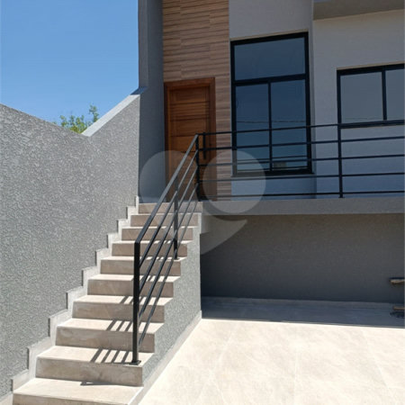 Casa à venda com 3 quartos, sendo 1 suíte, no condomínio Residencial Jardins da Catalunha, Atibaia - SP