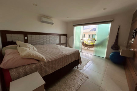 Duplex à venda com 1 quarto, sendo 3 suítes, em Taperapuan, Porto Seguro, BA
