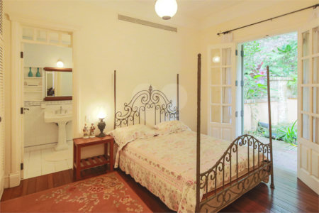 Casa à venda com 4 suítes em Guarapiranga, São Paulo, SP
