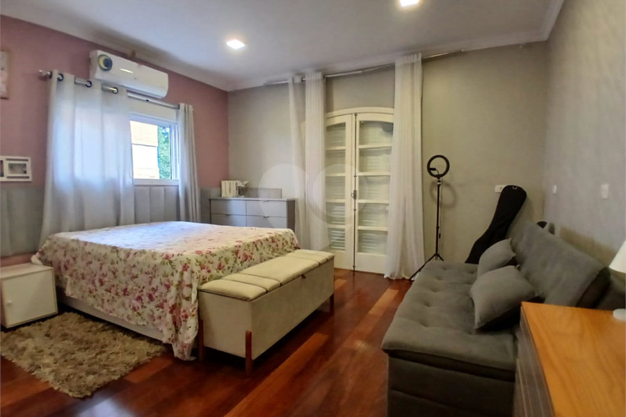 Oportunidade No Alto de Pinheiros Ótimo Sobrado com 352m² de A.C, frente para uma bela Praça.