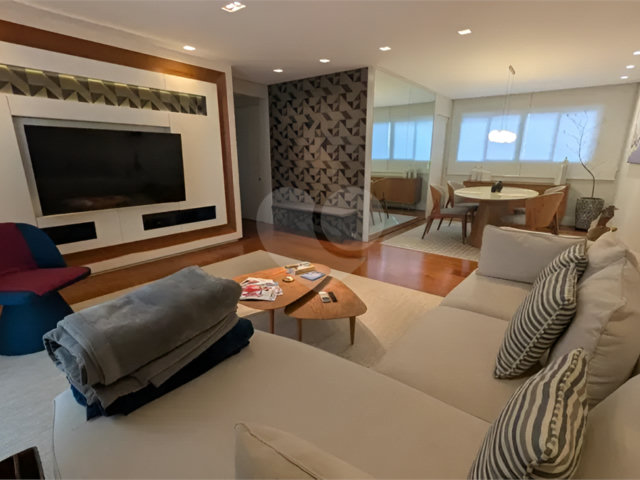 Apartamento à venda com 4 quartos, sendo 1 suíte,  em Campo Belo, São Paulo, SP