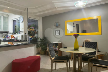 Casa à venda com 3 quartos, sendo 1 suíte, no condomínio Residencial Via Veneto, São Paulo - SP