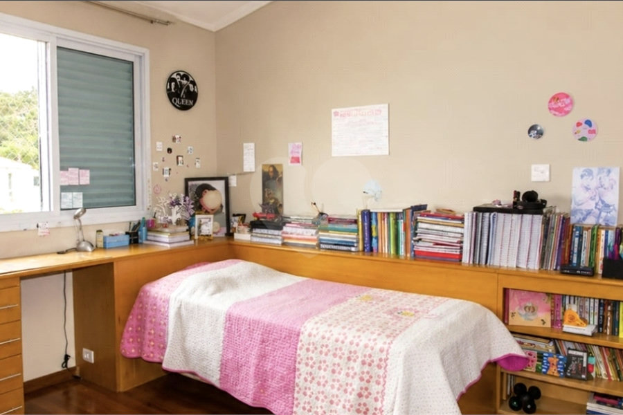 Casa à venda com 3 quartos, sendo 1 suíte, no condomínio Morada do Horto, São Paulo - SP