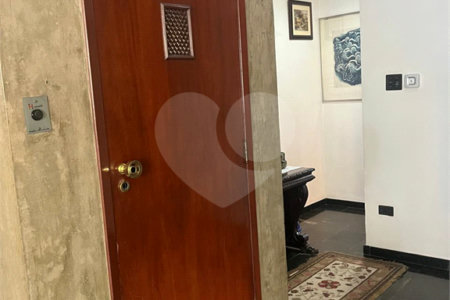 Casa à venda com 4 quartos, sendo 3 suítes, no condomínio Vitoria Regia, São Paulo - SP