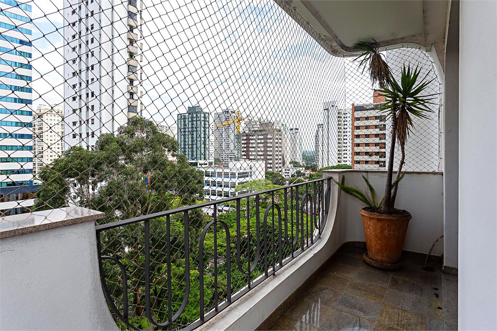 Apartamento à venda com 4 suítes em Campo Belo, São Paulo, SP