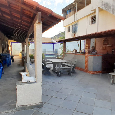 Casa à venda com 4 quartos, sendo 1 suíte, em Bangu, Rio de Janeiro, RJ