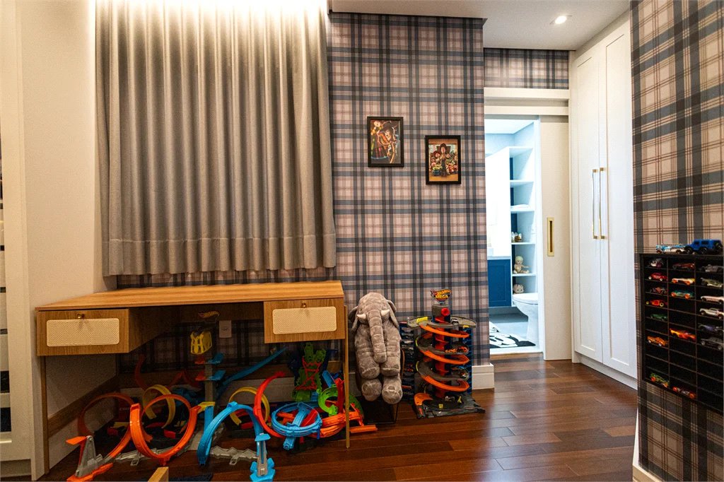 Apartamento à venda com 5 quartos, sendo 4 suítes, em Parque Reboucas, São Paulo, SP