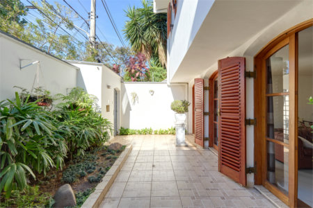 Sobrado à venda com 4 quartos, sendo 1 suíte, em Brooklin Novo, São Paulo, SP