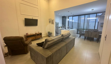 Casa à venda com 4 quartos, sendo 2 suítes, no condomínio Residencial Golden Ville, Itapetininga - SP