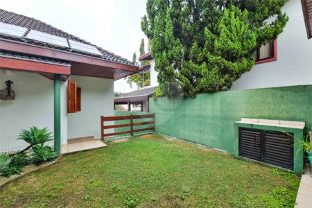 Casa à venda com 4 quartos, sendo 3 suítes, no condomínio Morada da Serra, São José dos Campos - SP