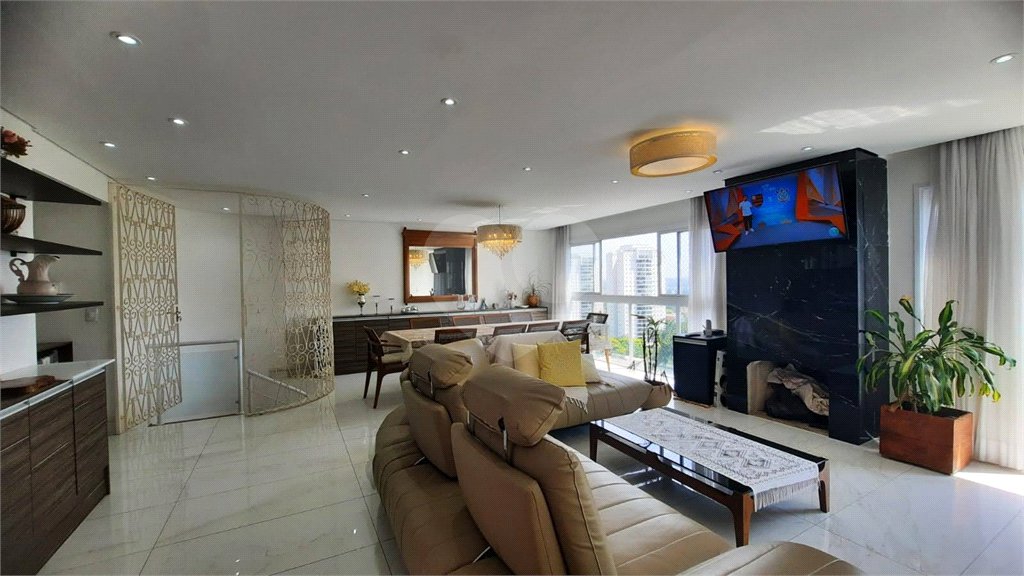 Apartamento à venda com 3 quartos, sendo 1 suíte, em Jardim Marajoara, São Paulo, SP