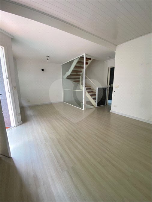 Casa à venda com 3 quartos, sendo 1 suíte, no condomínio Village Santa Cecilia, São Paulo - SP