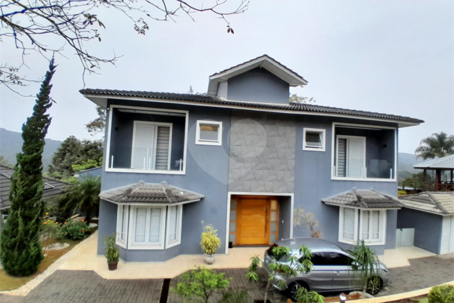 Casa à venda com 3 suítes no condomínio Suíça da Cantareira, Mairiporã - SP
