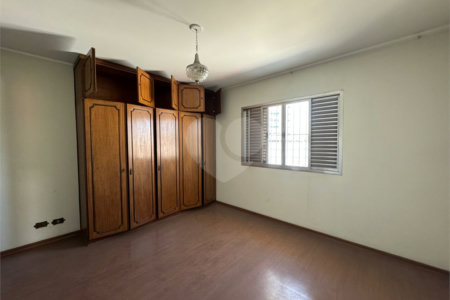 Casa à venda com 4 quartos, sendo 2 suítes,  em Vila Galvão, Guarulhos, SP