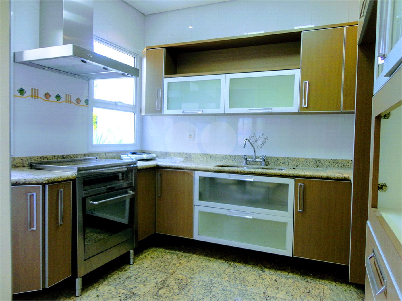 Casa à venda com 3 suítes no condomínio Residencial Jardim América, Vinhedo - SP