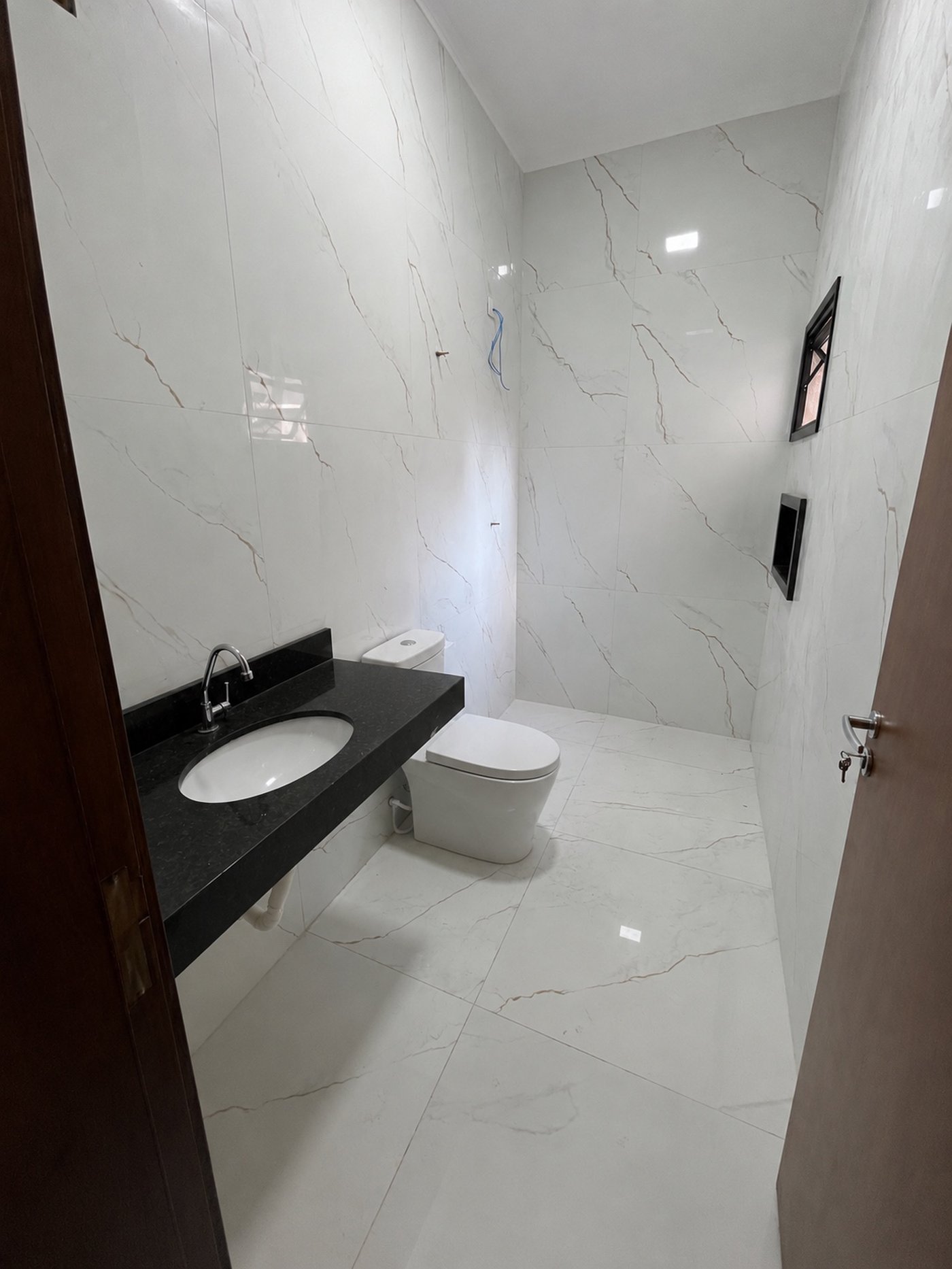 Casa à venda com 3 quartos, sendo 1 suíte,  em Parque Residencial Quinta da Lagoa, Três Lagoas, MS