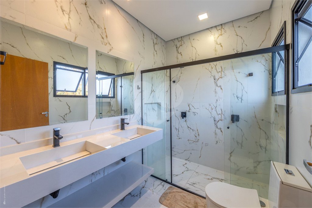 Casa à venda com 3 suítes no condomínio Villa D' Oro, Vinhedo - SP
