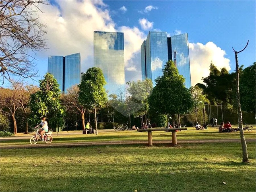 Apartamento à venda com 2 suítes em Santo Amaro, São Paulo, SP