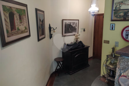 Sobrado à venda com 4 quartos, sendo 1 suíte, em Chácara Monte Alegre, São Paulo, SP