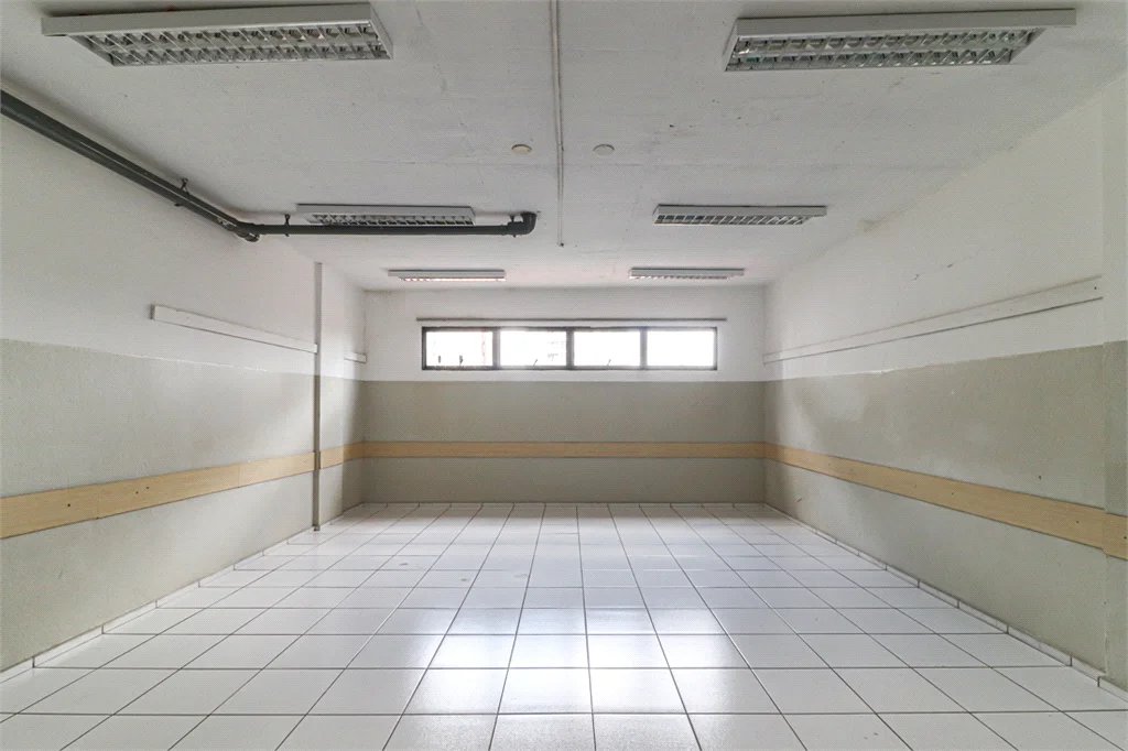Prédio comercial à venda na Rua Coronel Camisão, 3593 m2 área útil, 1137m2 terreno, 33 salas, 10 vagas