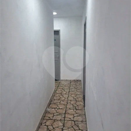 SOBRADO TIPO APARTAMENTO COM 1 QUARTO PARA LOCAÇÃO 38m² - SANTÍSSIMO