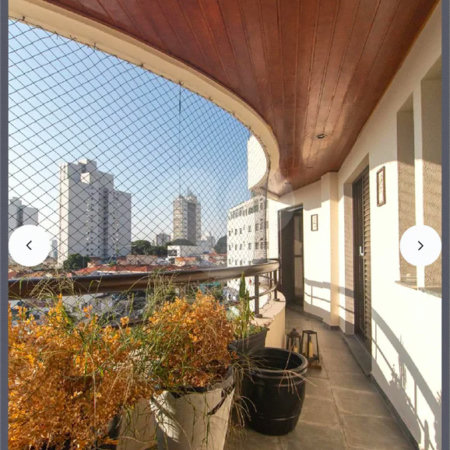 Apartamento de 200m² com 3 dormitórios, 2 suítes e 3 vagas em condomínio 1 por andar.