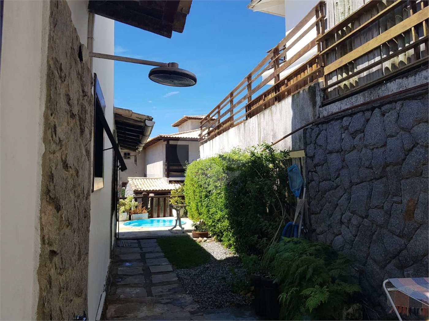 Casa em condomínio à venda com 3 quartos, sendo 2 suítes,  em Alto de Búzios, Armação dos Búzios, RJ