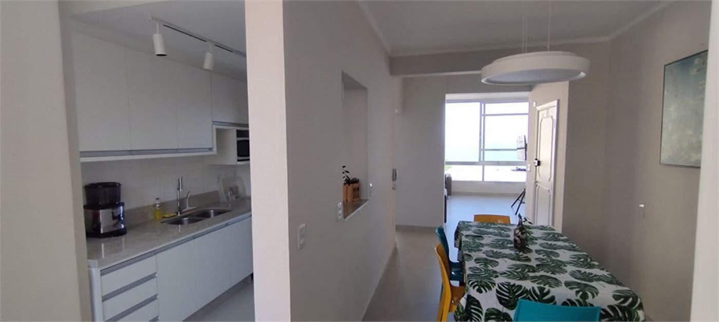 Apartamento Residencial à venda, Pitangueiras, Guarujá - AP0444.